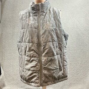 Isaac Mizrahi Light Gray Quilted Embroidered Sequence Floral Puffer Vest